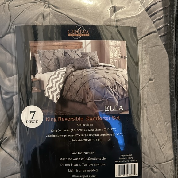 Avondale Manor King Reversible ComforterSet - Picture 9 of 9